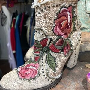 Old Gringo Floral Embroidered Ankle Boots